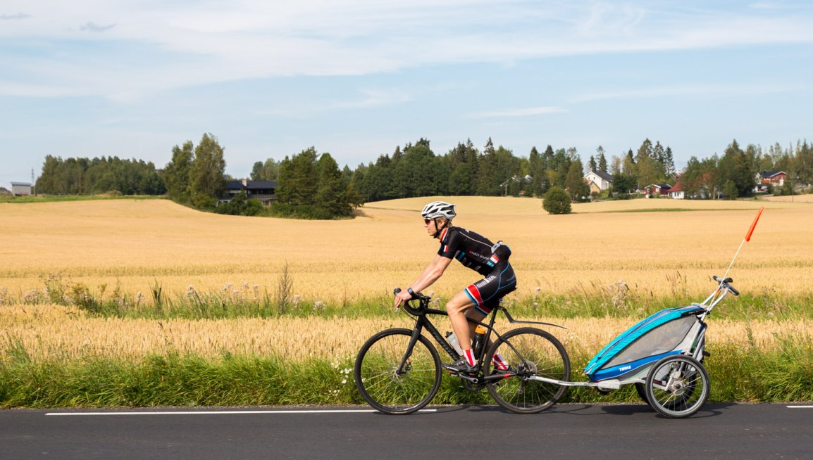 Jonas første sykkeltur – i en Thule Chariot&nbsp;CX1